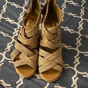 DV by Dolce Vita Women's Tan Woven Wedges